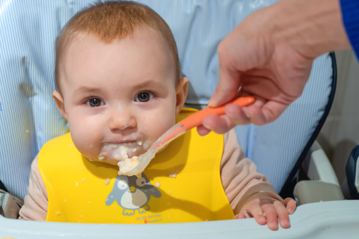 Casi la mitad de los bebés empiezan a tomar los cereales
